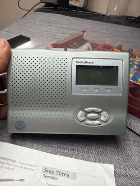 RadioShack Bedside SAME Weatheradio NOAA Public Alert Radio 12-261